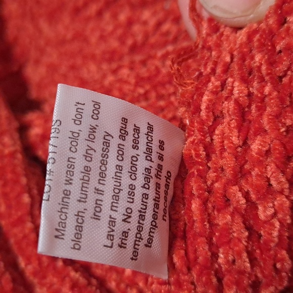 Warm and Cozy Lifestyle by Poof - Sweater Size Medium - Picture 7 of 7